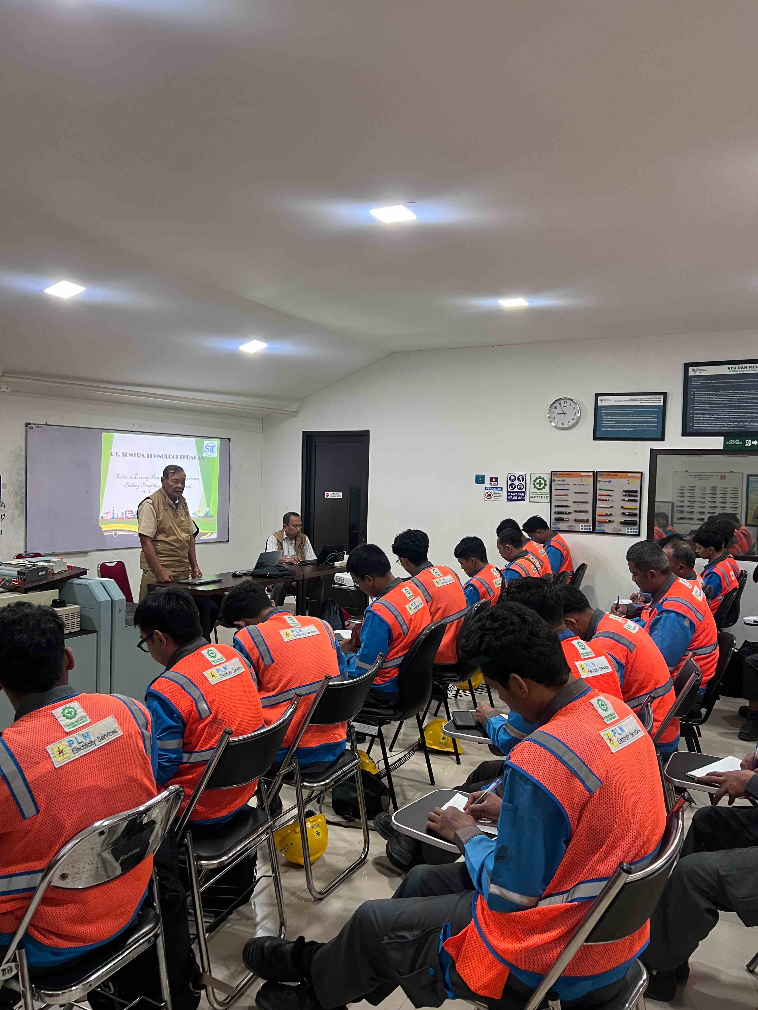 {"id":10,"image":"gallery\/DT1qvfckoe03oTWG8gRkxxz0VP7uffqjHaH4bAW8.jpg","title":"Uji Sertifikasi Kompetensi 2026","created_at":"2026-03-31T07:35:34.000000Z","updated_at":"2026-03-31T07:35:34.000000Z"}title